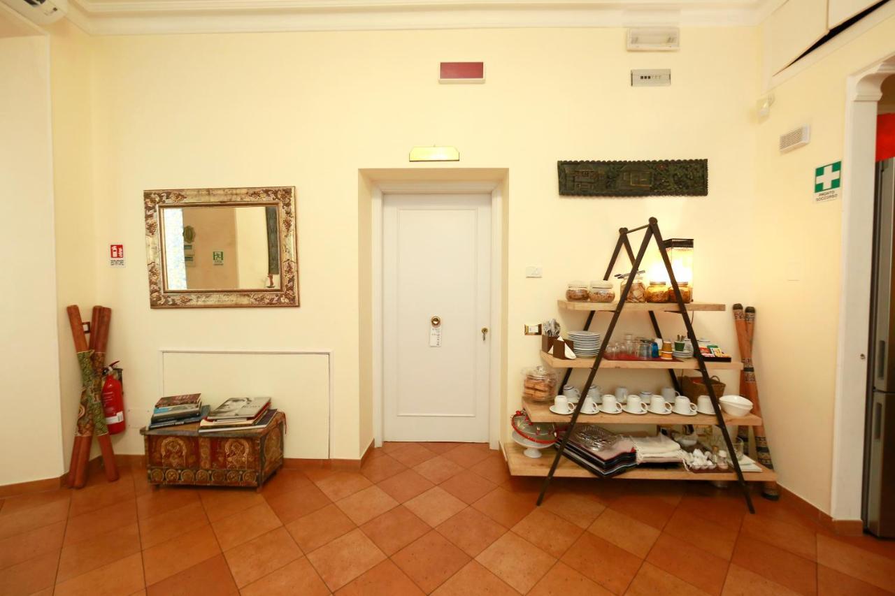 Residenza Gens Julia Bed and Breakfast Rome Buitenkant foto